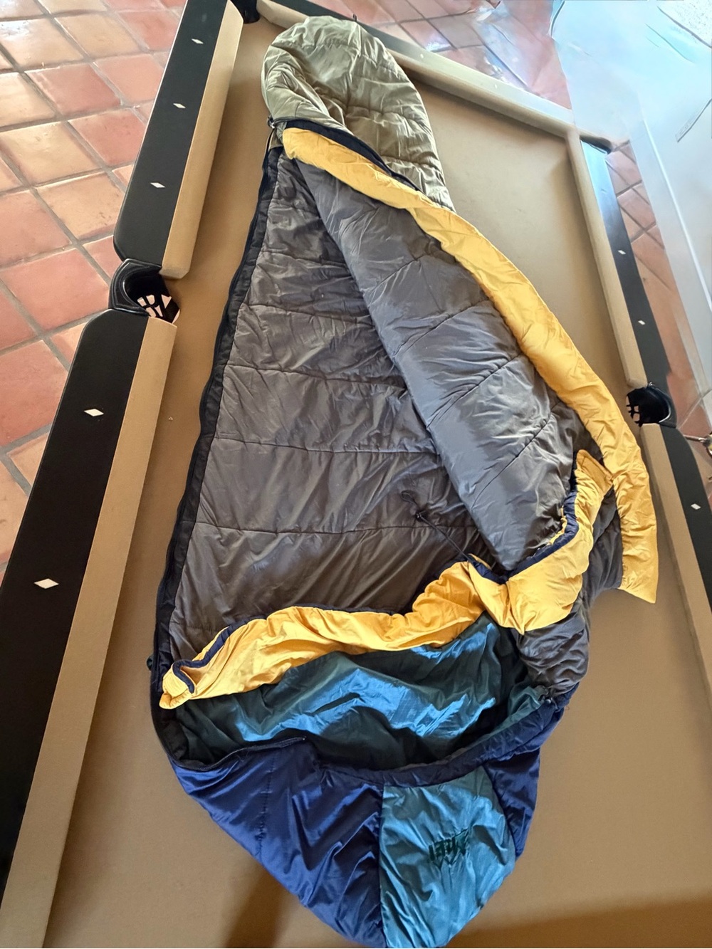 REI Mummy Sleeping Bag Polarguard 3D Insulated Unisex Adult Camping Backpacking